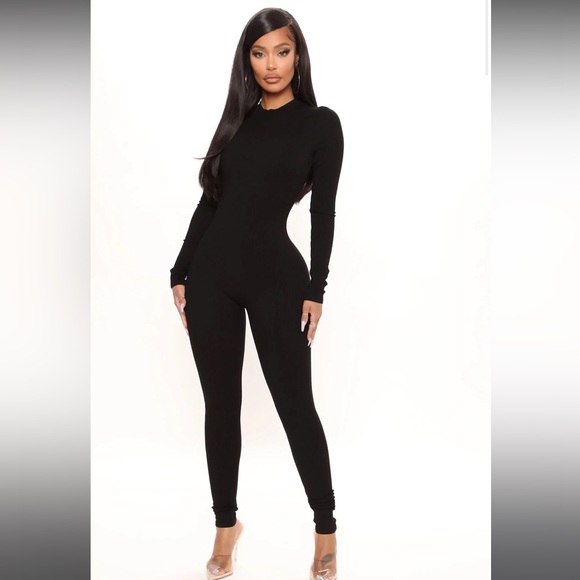 NWT FASHIONNOVA MARIBEL SNATCHED JUMPSUIT - Picture 1 of 4